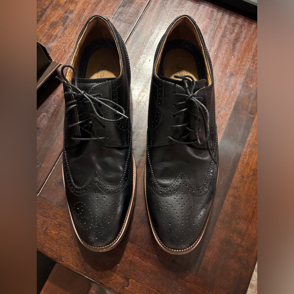Florsheim black leather Wingtips
